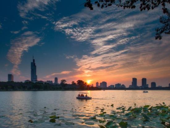 南京十大著名湖泊排行榜,紫霞湖是5A級景區(qū)、玄武湖夜游也很美