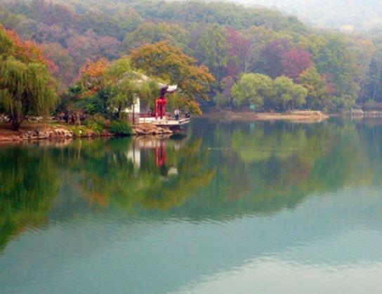 南京十大著名湖泊排行榜,紫霞湖是5A級景區(qū)、玄武湖夜游也很美