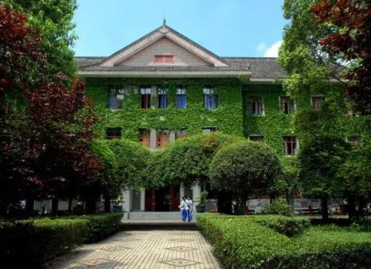 國內(nèi)口碑最好的高中排名,中國人民大學(xué)附屬中學(xué)、北京市十一學(xué)校很出眾