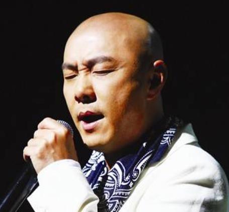 中國不留頭發(fā)的十大明星排行 陳佩斯1954年2月1日出生于長春