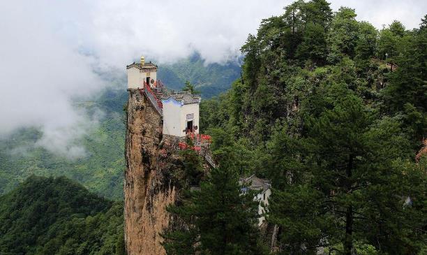 中國最險的三大寺廟 位于山頂懸崖峭壁之間 雙塔山最負(fù)盛名
