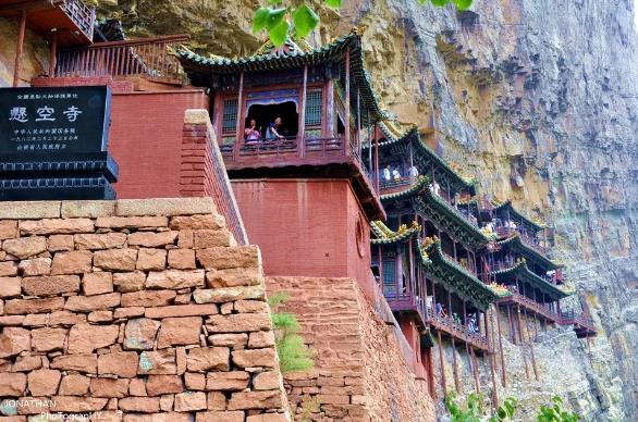 中國最險的三大寺廟 位于山頂懸崖峭壁之間 雙塔山最負(fù)盛名