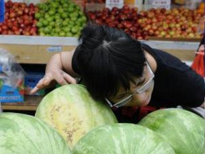 啃秋時(shí)怎樣挑選西瓜？如何挑選到好吃又甜的西瓜