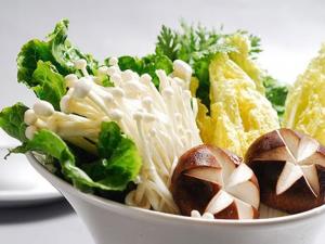 蔬菜蟲眼多就說(shuō)明沒(méi)有農(nóng)藥嗎？挑選蔬菜的注意事項(xiàng)