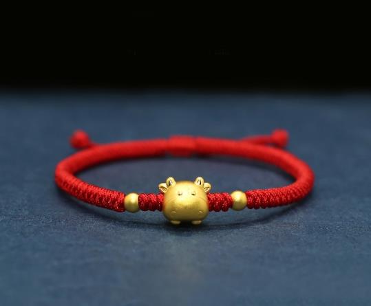 本命年戴紅繩還是紅瑪瑙還是紅朱砂?本命年戴紅繩金飾單數(shù)還是雙數(shù)