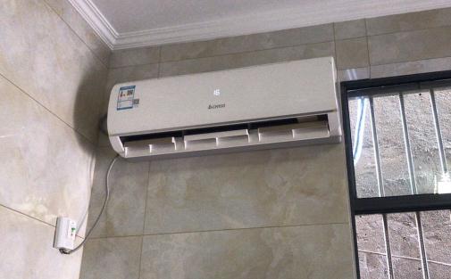 空調制熱為什么吹一會兒就停了 空調制熱有必要開輔熱嗎