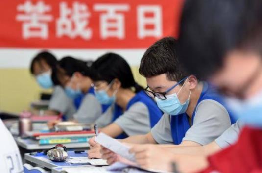 職高高考能報與自己不同的專業(yè)嗎?2022職高參加全國統(tǒng)一高考考幾門課