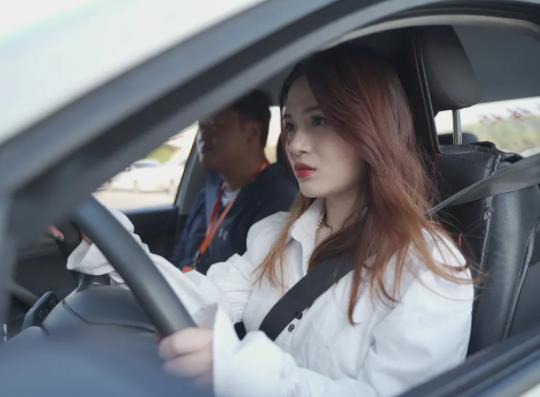 正規(guī)駕校幾個人一輛車?駕校報名了退錢麻煩嗎