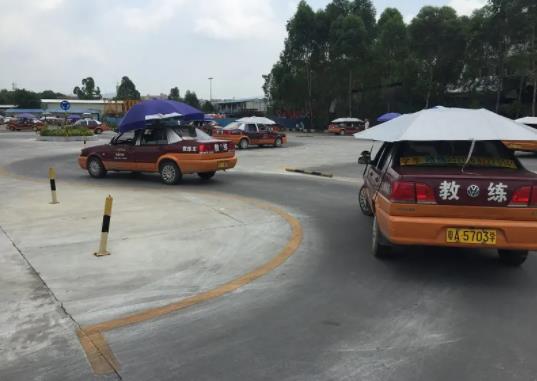 學(xué)車給教練送禮應(yīng)該怎樣說?科目一包過口訣看到什么選什么
