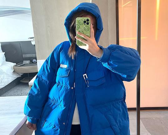 克萊因藍羽絨服好看嗎?克萊因藍是不是寶藍色