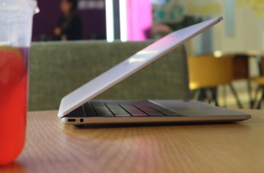 華為matebook耳機(jī)孔用不了怎么辦?matebook16充電器可以充手機(jī)嗎?