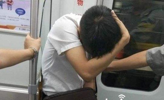 地鐵熊抱