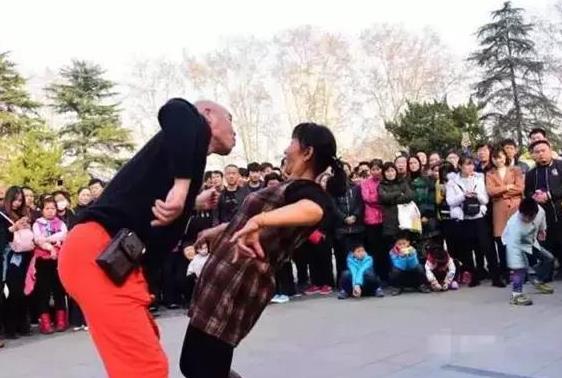 “尬舞”是什么意思?“尬舞”是什么梗?尬舞的原則和特點(diǎn)