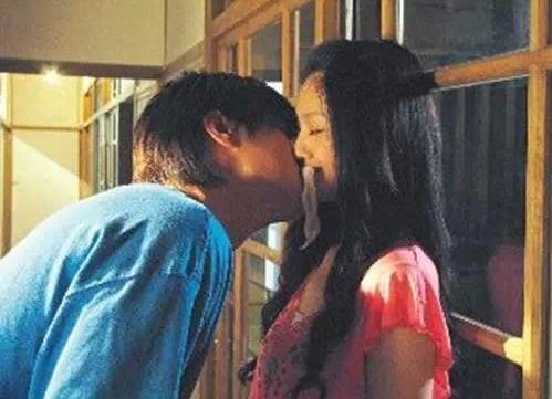 假戲真做是什么意思?演床戲時男女演員是怎樣防止假戲真做的?