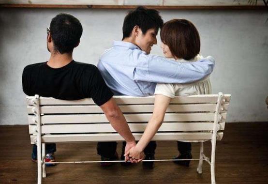 劈腿是什么意思什么梗?劈腿成感情出軌、腳踏兩條船甚至多條船代名詞