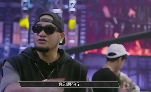 我覺得步行是什么意思什么梗 我覺得步行出自《中國有嘻哈》