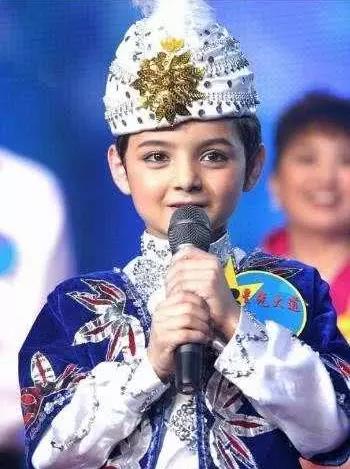 禿然長大是什么意思?童星阿爾法19歲謝頂21歲植發(fā)成功分享經(jīng)歷