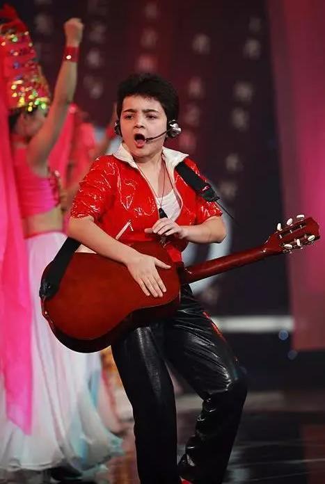 禿然長大是什么意思?童星阿爾法19歲謝頂21歲植發(fā)成功分享經(jīng)歷