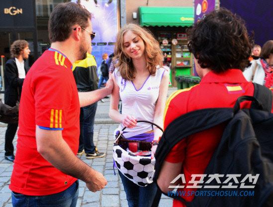 ؚWޱŮ2012WޱŮ_(d)