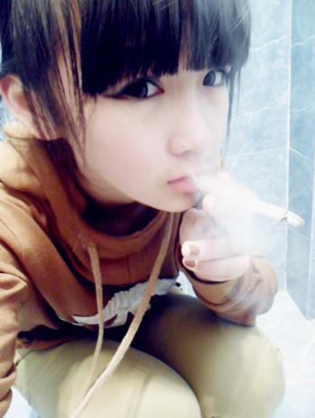 網(wǎng)絡紅人張依依資料,網(wǎng)絡紅人張依依素顏,張依依扒皮圖片