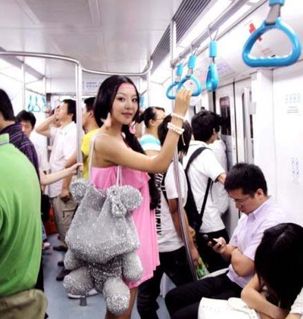 90后人氣超模吳婷個人資料圖片，中國內(nèi)地著名女歌手、演員、三棲明星