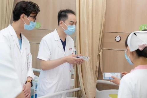 西安國際醫(yī)學孫峰醫(yī)生《女友雜志》專訪,帶你揭秘眼睛變漂亮的秘密