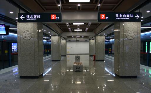 西安地鐵保安女子原視頻不打碼 西安地鐵保安女子事件經(jīng)過