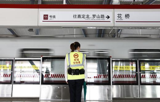 西安地鐵保安女子原視頻不打碼 西安地鐵保安女子事件經(jīng)過