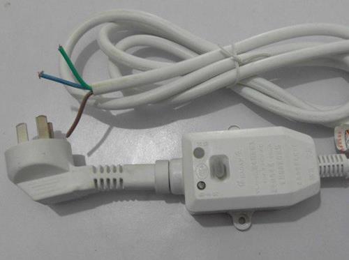 熱水器常開保溫并不費電，熱水器插頭不宜頻繁的插拔