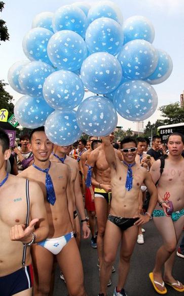 臺(tái)灣5萬名同性戀大游行，呼吁同志要婚姻平權(quán)，也要伴侶多元
