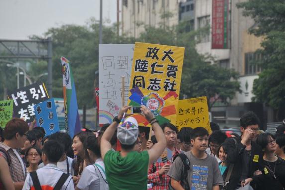 臺(tái)灣5萬名同性戀大游行，呼吁同志要婚姻平權(quán)，也要伴侶多元