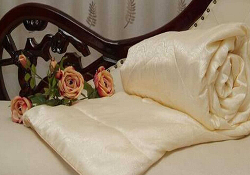 蠶絲被如何清潔保養(yǎng)？蠶絲被的好處