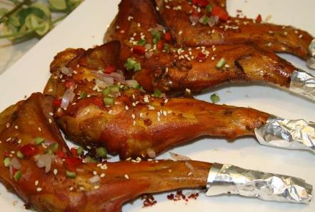 兔肉不能和什么一起吃？什么人不能吃兔肉
