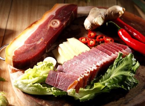 春節(jié)臘魚咸臘肉吃多了易患便秘，腌制食品含亞硝酸鹽能收斂腸道引起便秘，便秘吃什么好