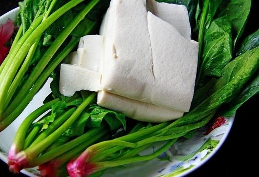 菠菜和豆腐能一起吃嗎？菠菜燉豆腐怎么做最好