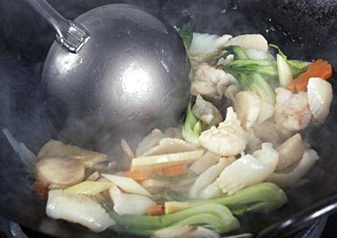 炒菜是否需要蓋鍋蓋呢？炒菜蓋鍋蓋好不好