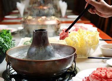 食物趁熱吃好嗎？寒冬進(jìn)食過熱易損害口腔健康