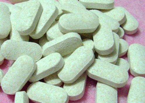 鈣片不能和什么一起吃？鈣片吃多了會怎么樣？