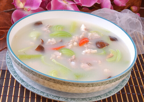 湯里的營養(yǎng)不足一成？喝肉湯不易過量