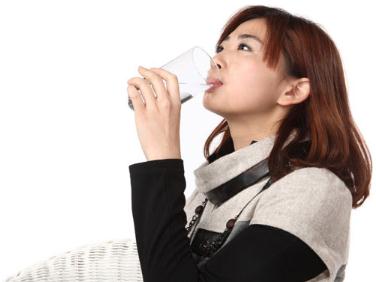 飲水機里的熱水是否燒開？經常喝飲水機里的熱水對身體有害嗎