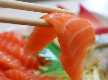 三文魚(yú)能生吃嗎？生吃三文魚(yú)安全嗎