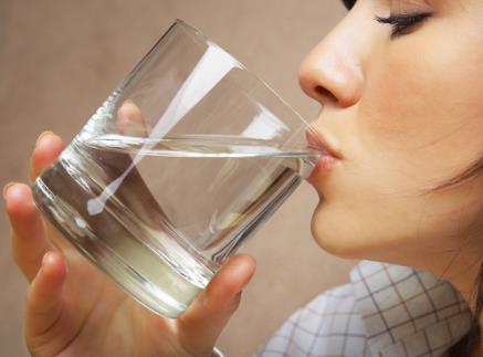 喝白開水的好處？白開水才是人們最佳的飲料