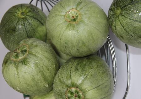 吃香瓜好嗎？香瓜的營(yíng)養(yǎng)價(jià)值、功效與作用