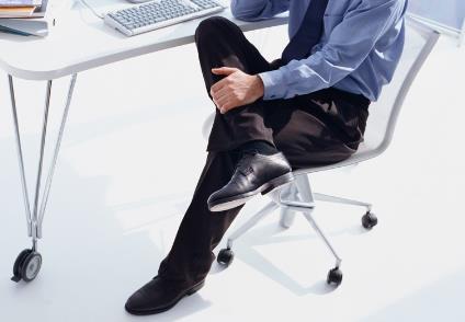 蹺二郎腿會影響男性生殖健康嗎？男人蹺二郎腿有哪些危害