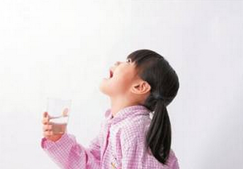 咸橄欖麥冬飲緩解嗓子疼-嗓子疼吃什么好？