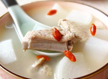 感冒了應(yīng)該吃什么？洋蔥能抗寒，甜食易生痰