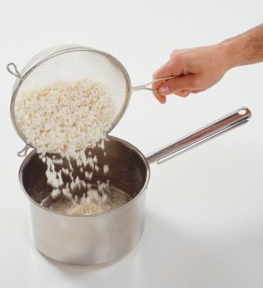 做大米飯怎樣淘米才正確？淘米煮飯最常見的誤區(qū)