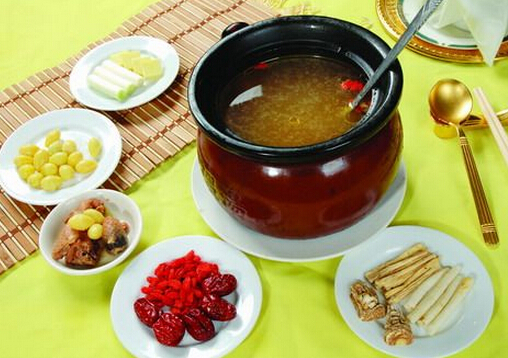 讓煲湯更鮮美-煲湯時(shí)加水應(yīng)沒過食材