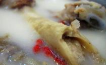 骨頭湯怎么熬更有營養(yǎng)？骨頭湯的食用禁忌