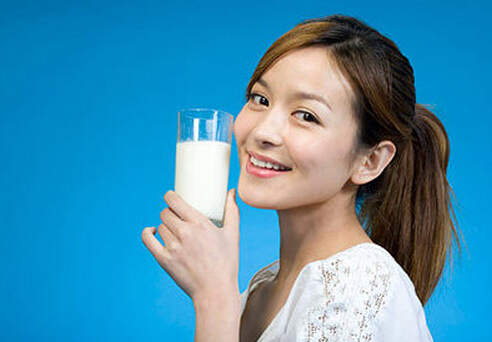 失眠的原因有哪些？有助睡眠的食物推薦